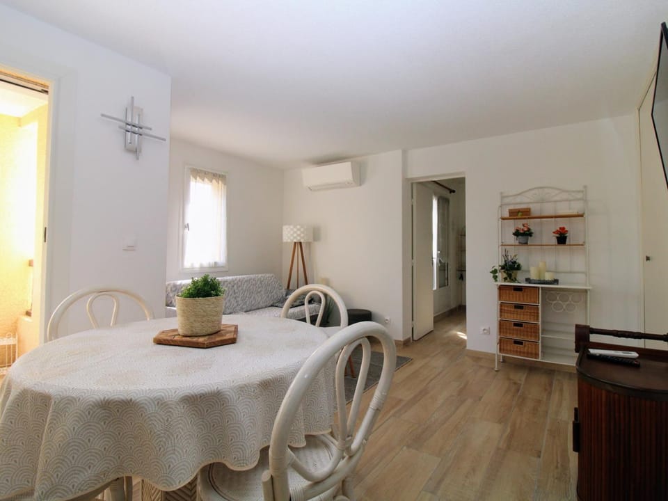 Saint Cyprien - T2 avec Balcon, Climatisation et Parking - FR-1-309-305 Apartment in Saint-Cyprien