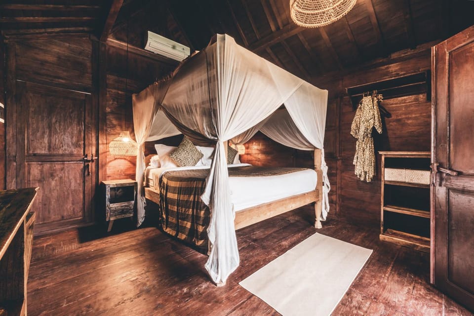 Bed, Photo of the whole room, Bedroom, wardrobe, air conditioner