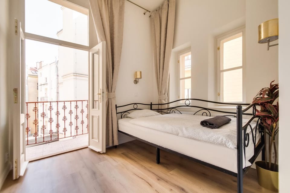 Charles Bridge - 3 bedroom Apartment - Old Town Apartment in Prague
