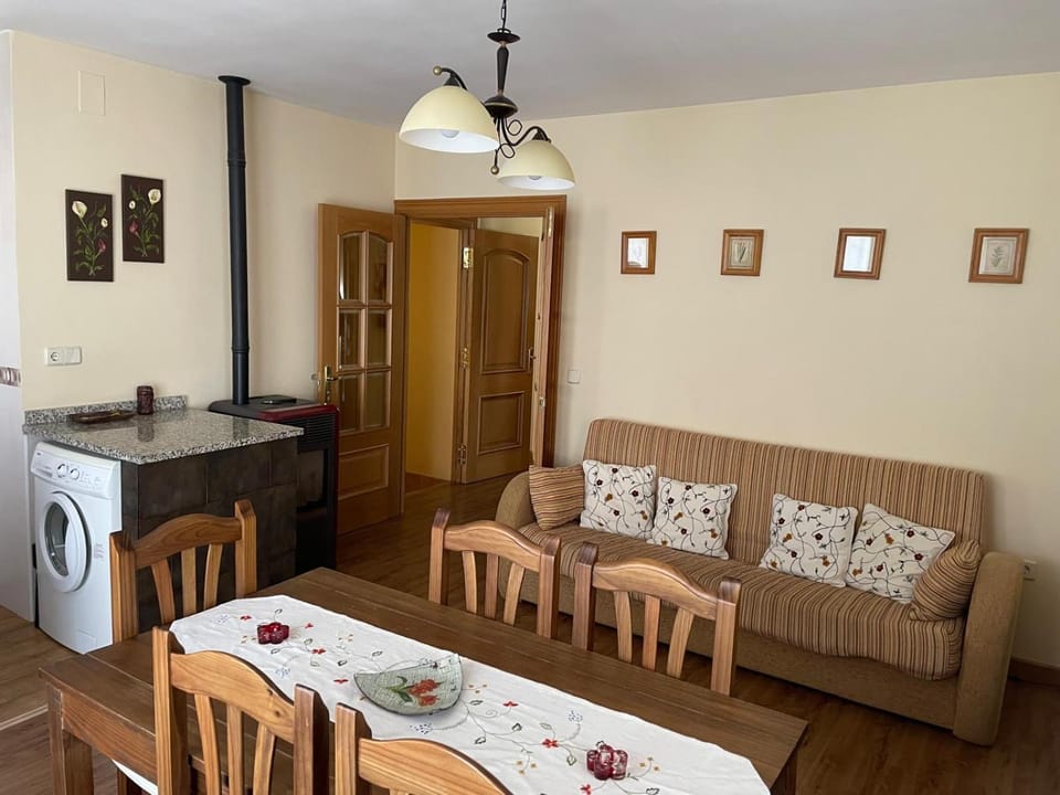 Kitchen or kitchenette, Living room, Seating area, Dining area, fireplace