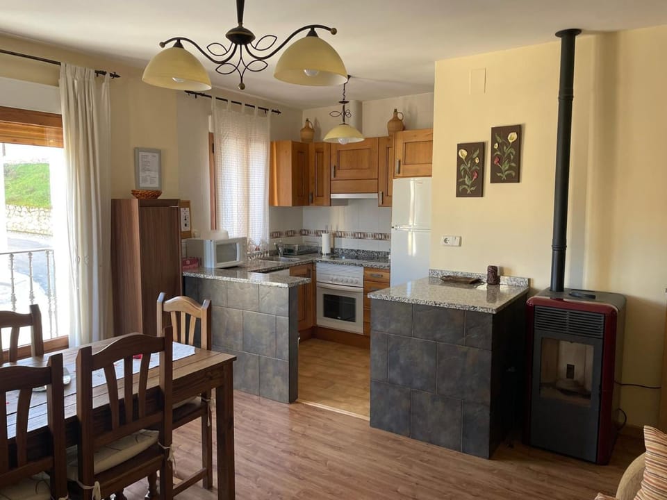 Kitchen or kitchenette, Living room, Seating area, Dining area, dishwasher, oven, pet friendly, stove