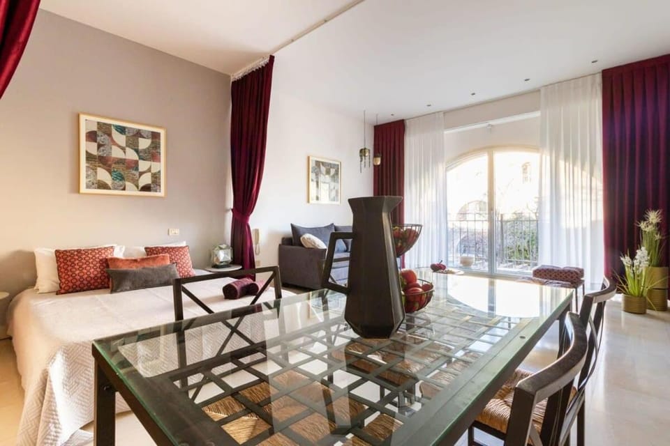 Cosy Studio in Mamilla, free parking up to 5 ppl House in Jerusalem