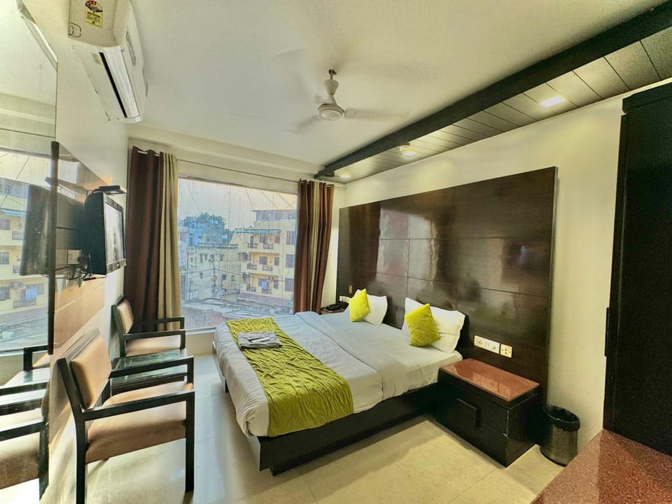 Bed, Photo of the whole room, Bedroom, air conditioner