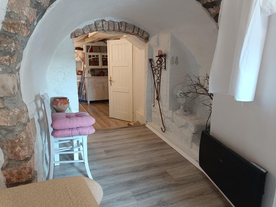Hobbit house lubenice Apartment in Primorje-Gorski Kotar County