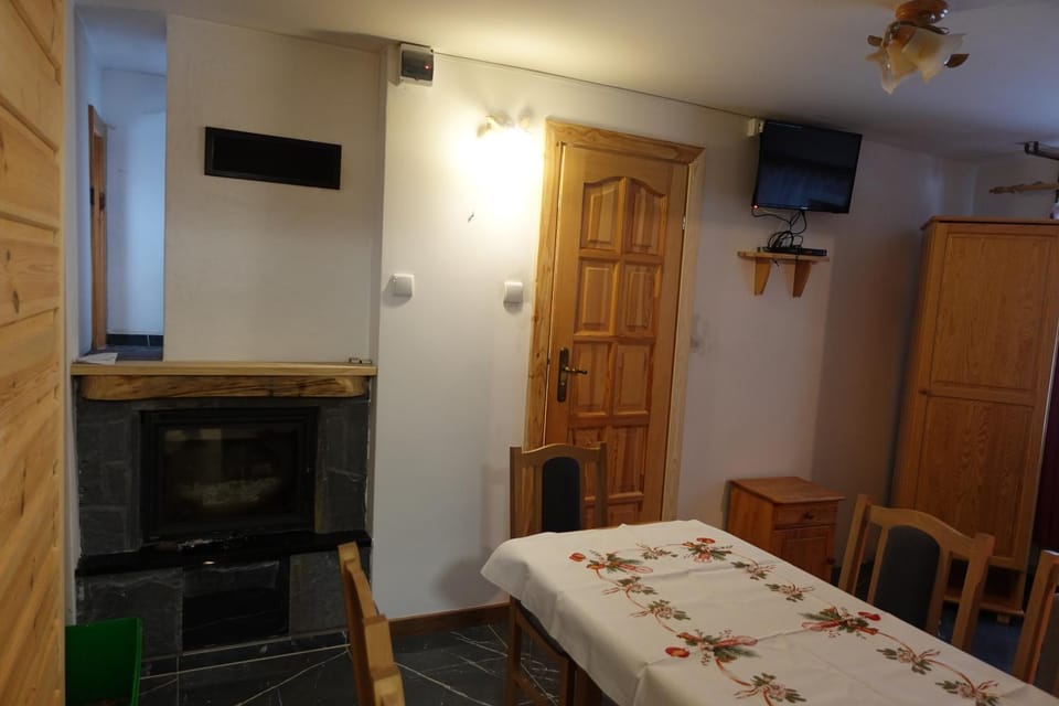 Living room, fireplace, fireplace