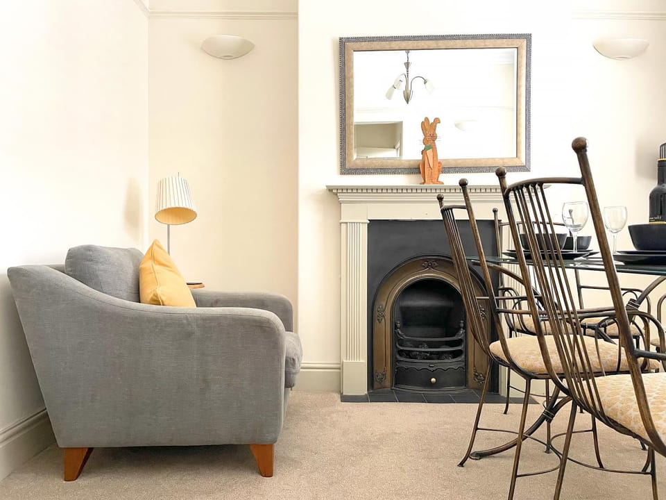 Seating area, Dining area, flat iron