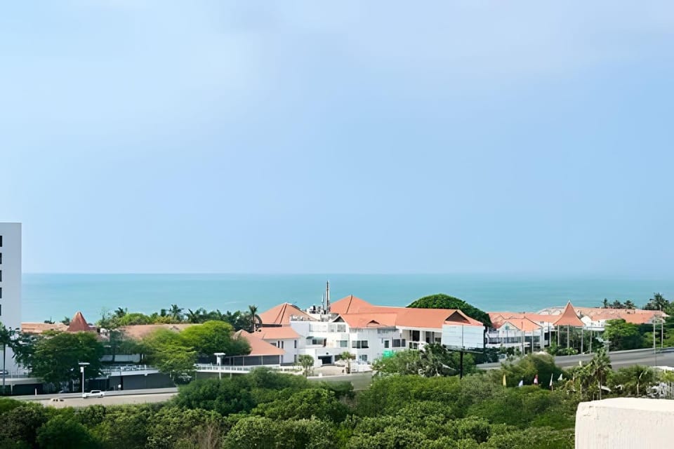 2 Bedrooms Jacuzzi and Sea View. Beach Front Apartment in La Boquilla