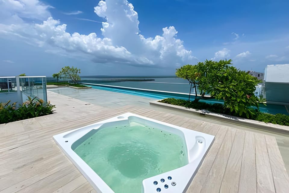 2 Bedrooms Jacuzzi and Sea View. Beach Front Apartment in La Boquilla