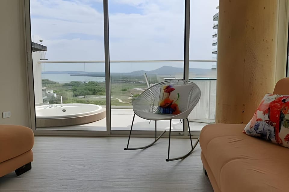 2 Bedrooms Jacuzzi and Sea View. Beach Front Apartment in La Boquilla