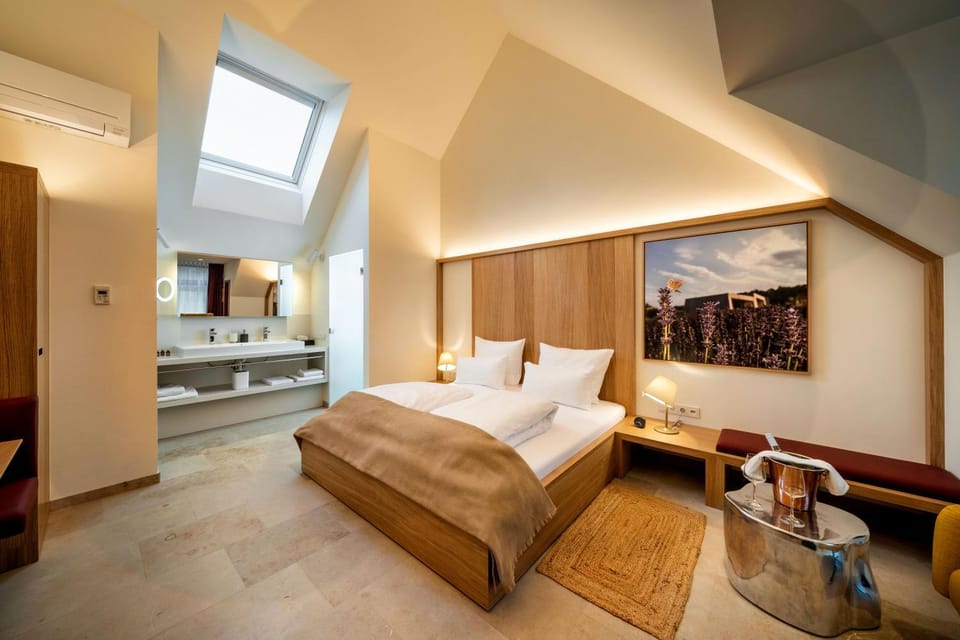 Bathroom, Photo of the whole room, Bedroom