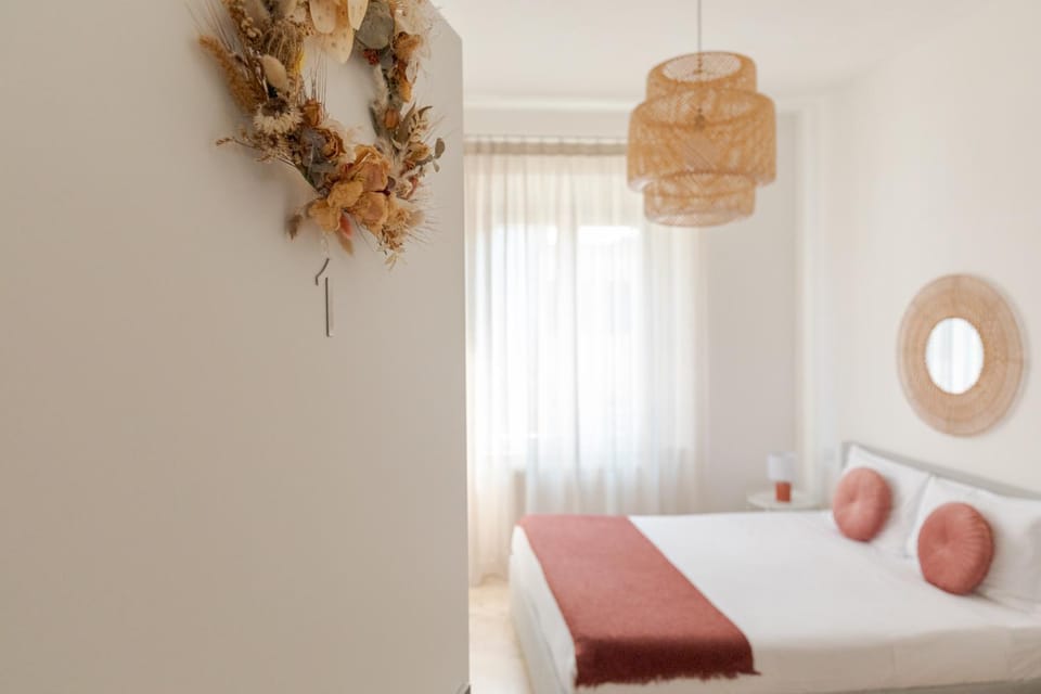 Bed, Photo of the whole room, Decorative detail, Bedroom