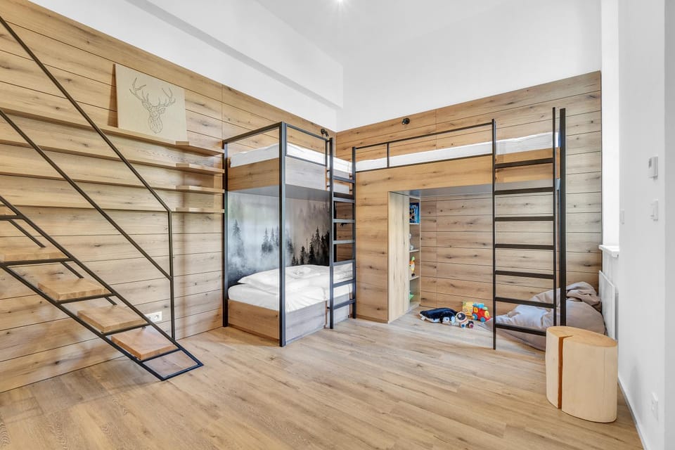 Kids's club, bunk bed