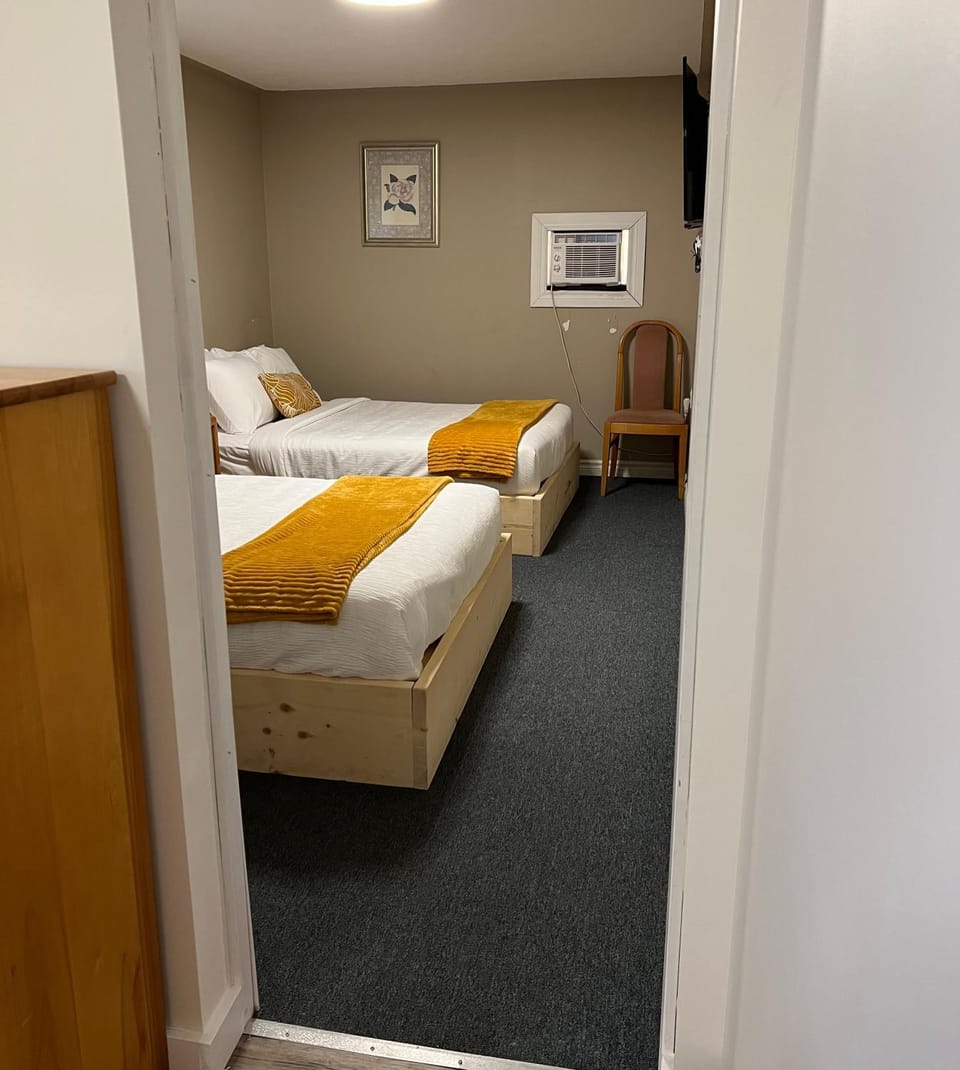 Kit Wat Motel & Marina Hotel in Sauble Beach