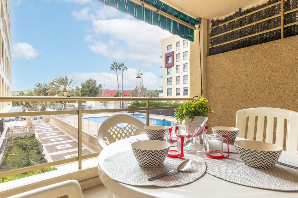 Apartamento con piscina a 250m de la playa Apartment in La Pineda