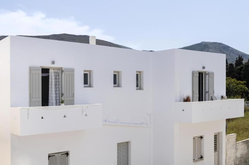 Parikia's Bright Comfort Villa Apartment in Paros