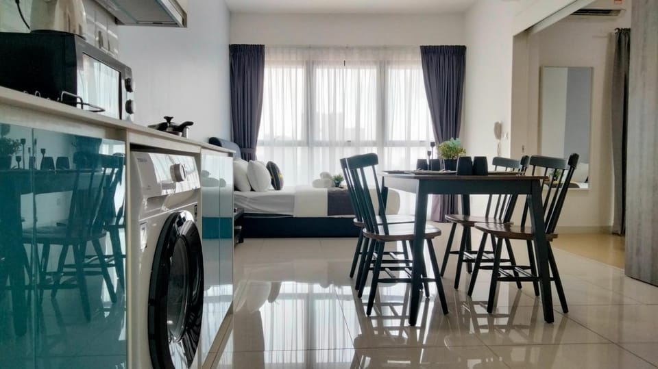 Kitchen or kitchenette, Living room, Seating area, Dining area, minibar, oven, pet friendly
