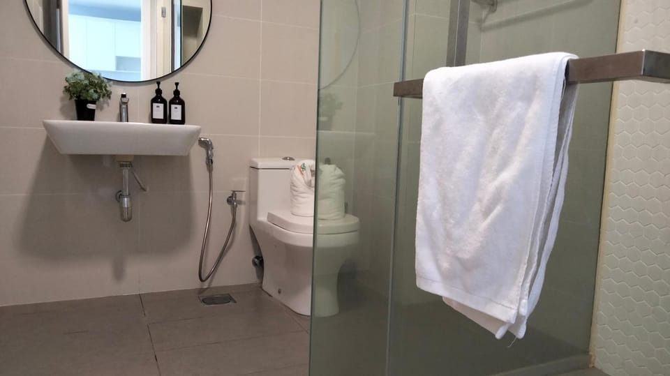 Shower, Toilet, Bathroom, towels
