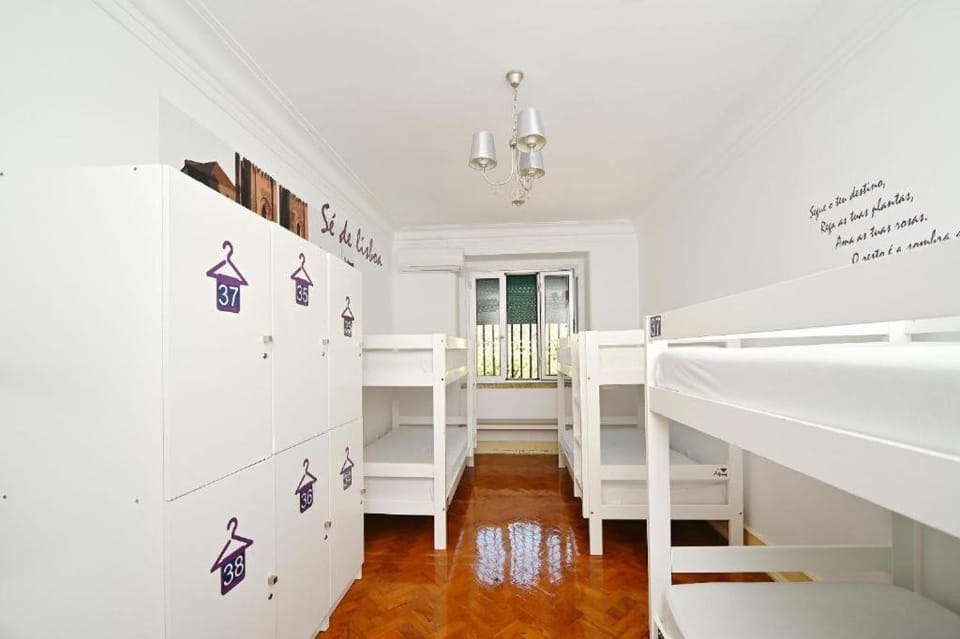 Bedroom, bunk bed