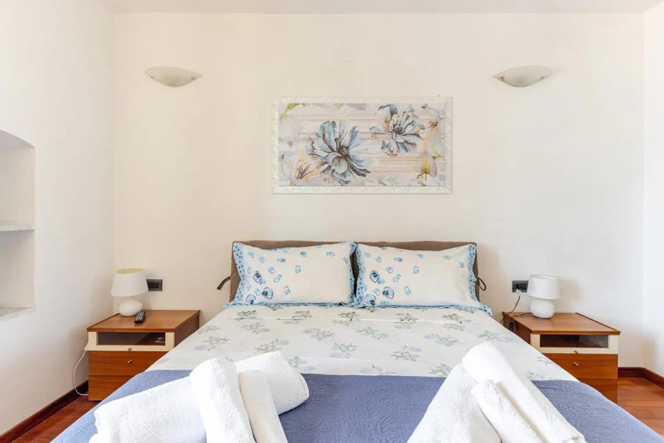 Bedroom, towels