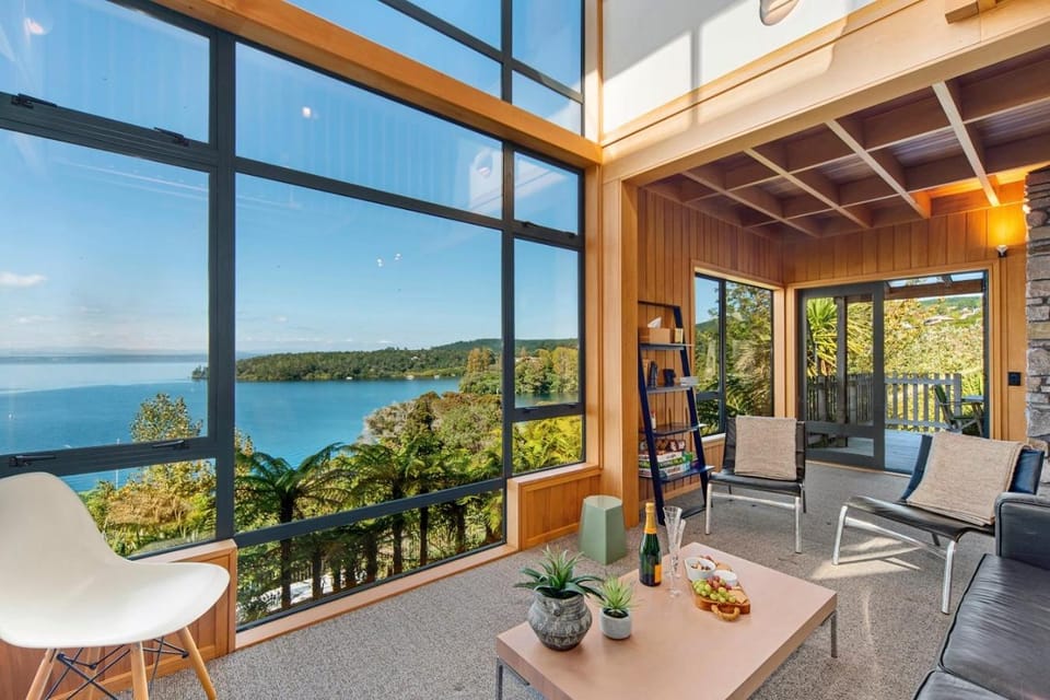 Lounge or bar, Lake view