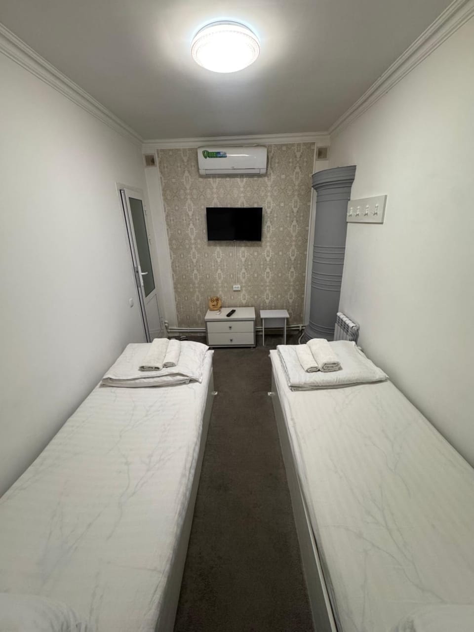 Bed, TV and multimedia, Photo of the whole room, Bedroom, towels, air conditioner