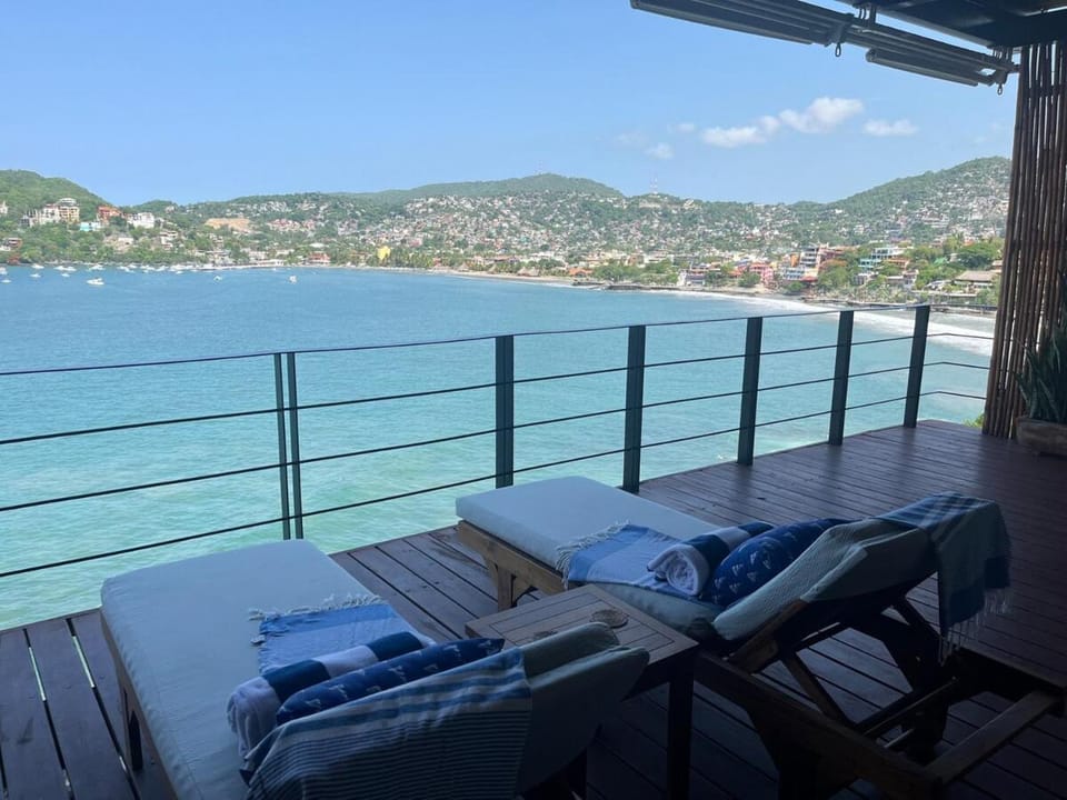Casa 4 - Private Plunge Pool - Bay Views - Walk to La Ropa beach Apartment in Zihuatanejo