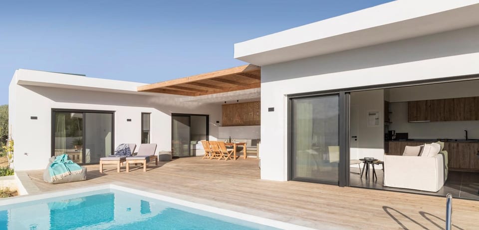Property building, Day, Seating area, Swimming pool, sunbed