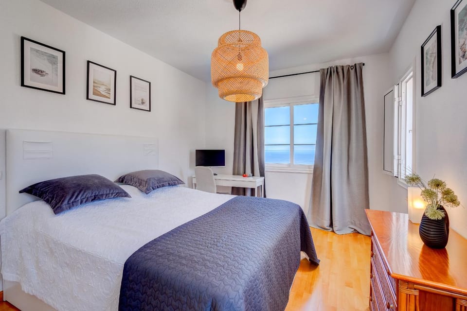 Bed, Bedroom, Sea view