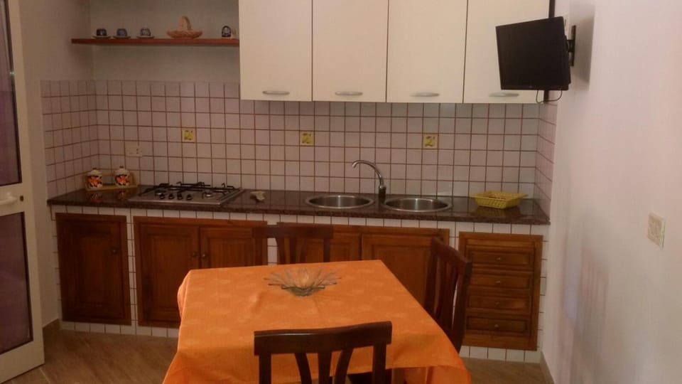 TV and multimedia, Kitchen or kitchenette, Dining area, minibar, stove