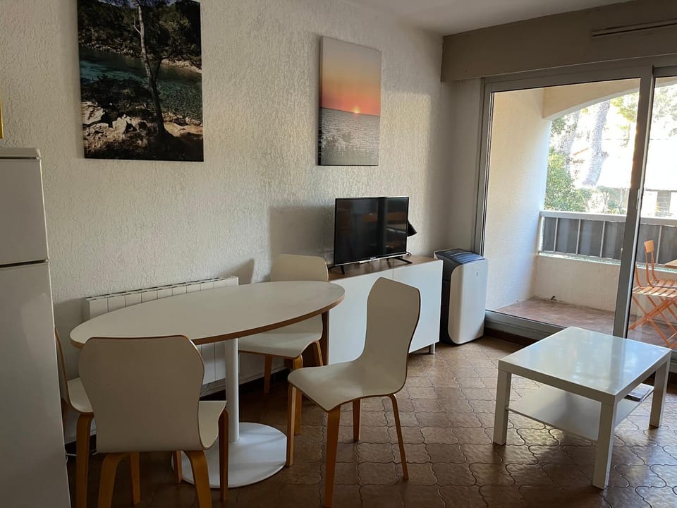 STUDIO SAINT MANDRIER Apartment in French Riviera