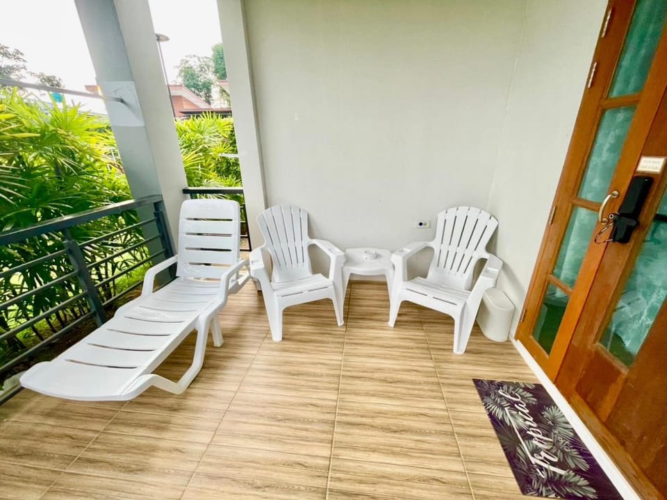Balcony/Terrace, sunbed