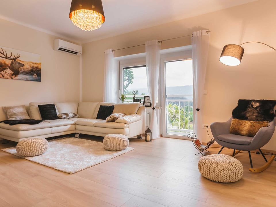 Balcony/Terrace, Living room
