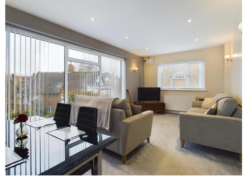 Tallets Apartment with Balcony & Parking Apartment in Tewkesbury