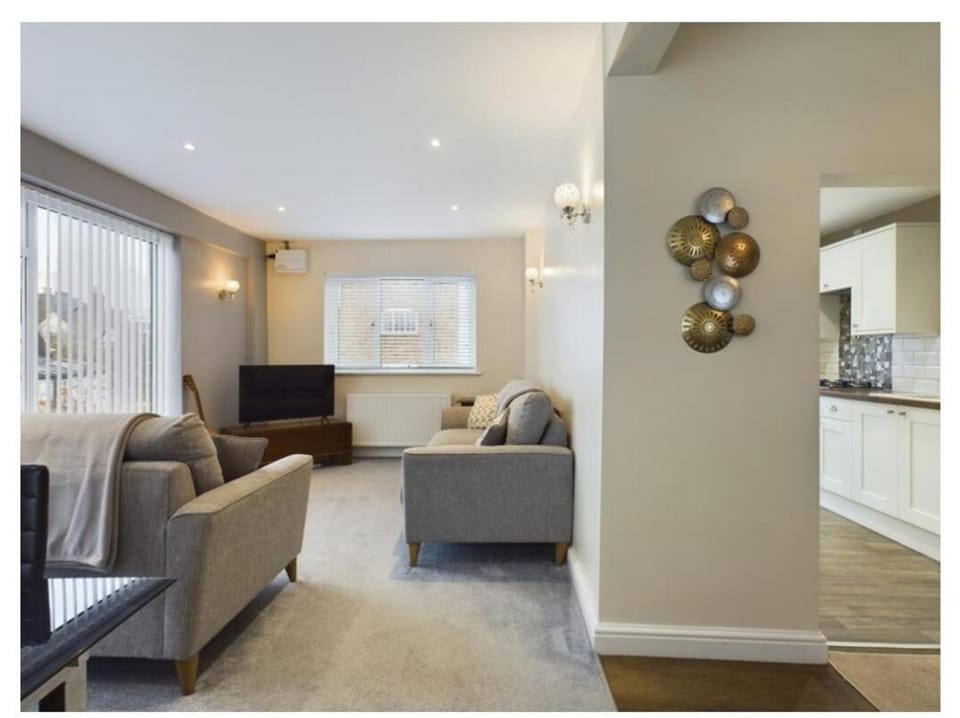 Tallets Apartment with Balcony & Parking Apartment in Tewkesbury