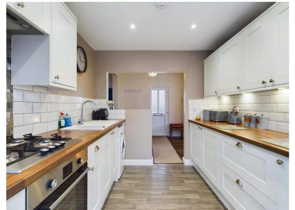 Tallets Apartment with Balcony & Parking Apartment in Tewkesbury