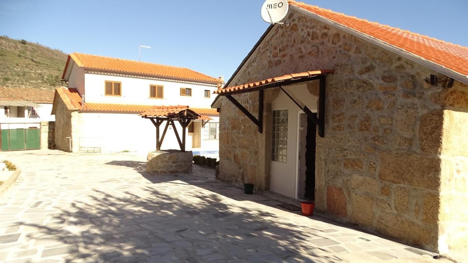 Property building, Patio, Facade/entrance