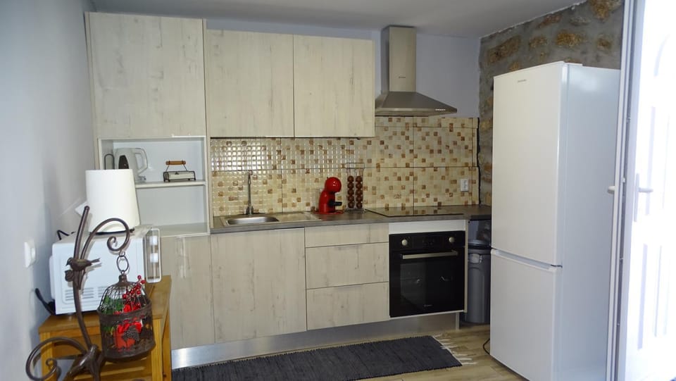 Kitchen or kitchenette, Communal kitchen