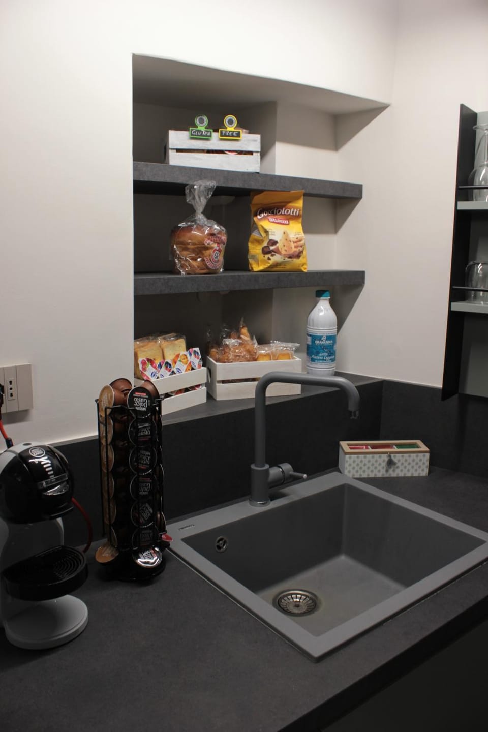 Coffee/tea facilities, Italian breakfast