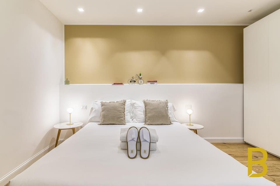 Bed, Bedroom, towels, wardrobe