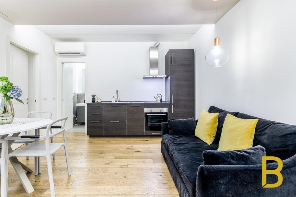 Kitchen or kitchenette, Living room, Seating area, Dining area
