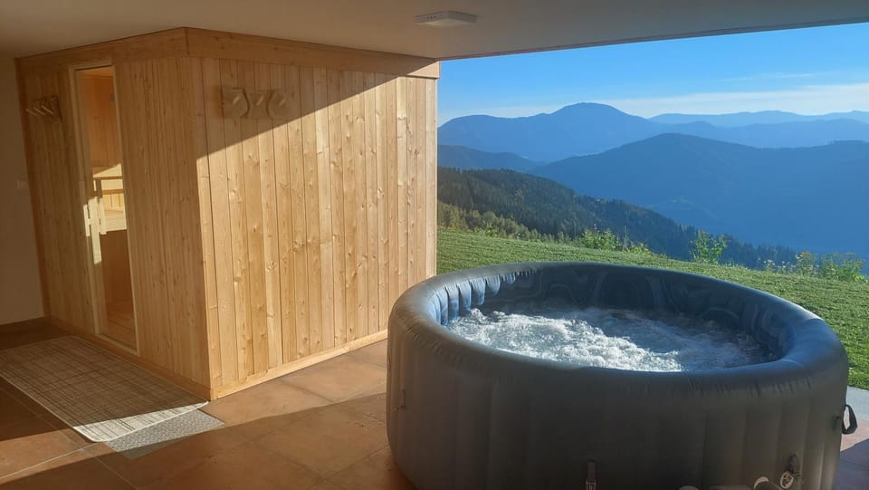 Hot Tub, Hot Tub, Sauna, Spa and wellness centre/facilities