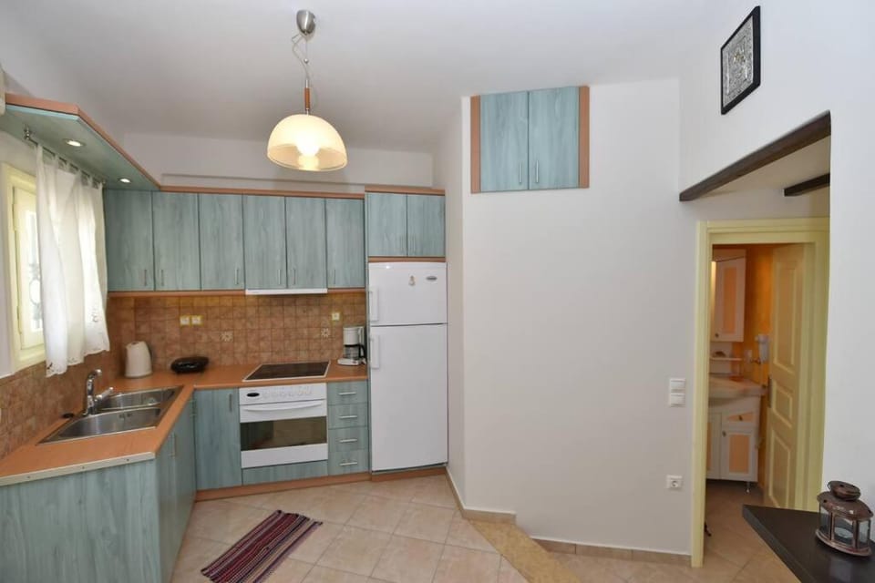 Kitchen or kitchenette, pet friendly, stove