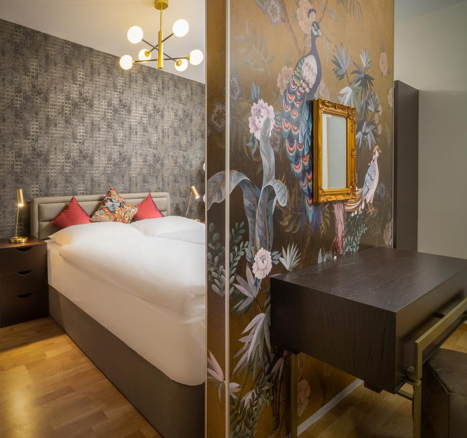Bed, Photo of the whole room, Bedroom