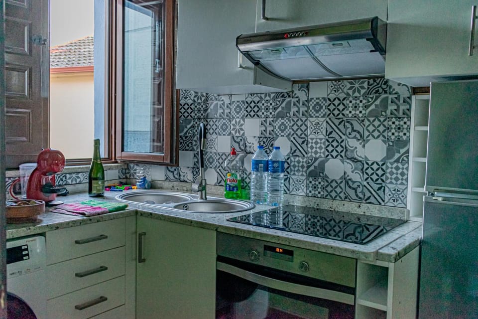 Kitchen or kitchenette, minibar, pet friendly, stove
