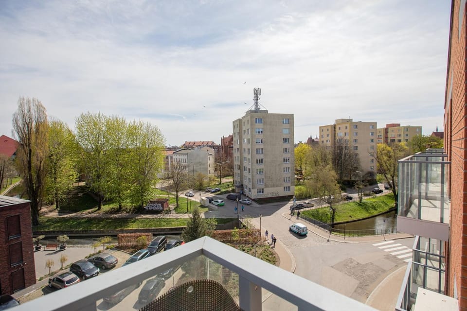 City view, Street view, Location