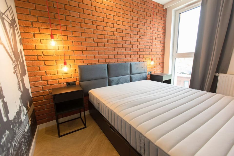Bed, Seating area, Bedroom