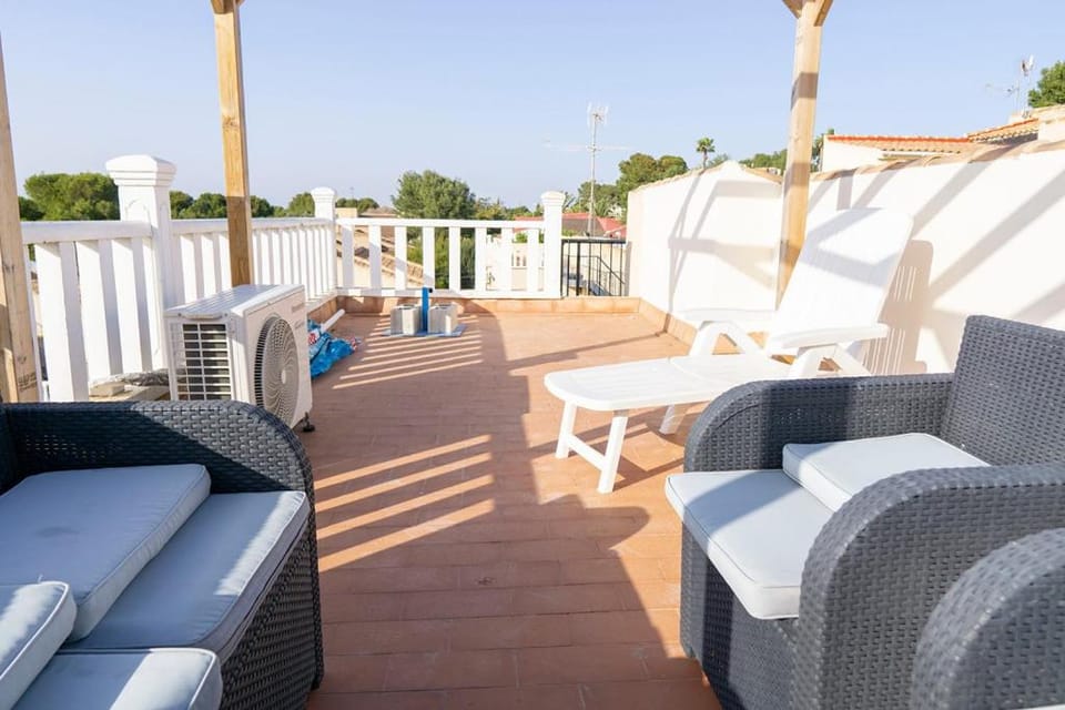 Spacious 2 Bed Detached Villa with communal pool Villa in Vega Baja del Segura