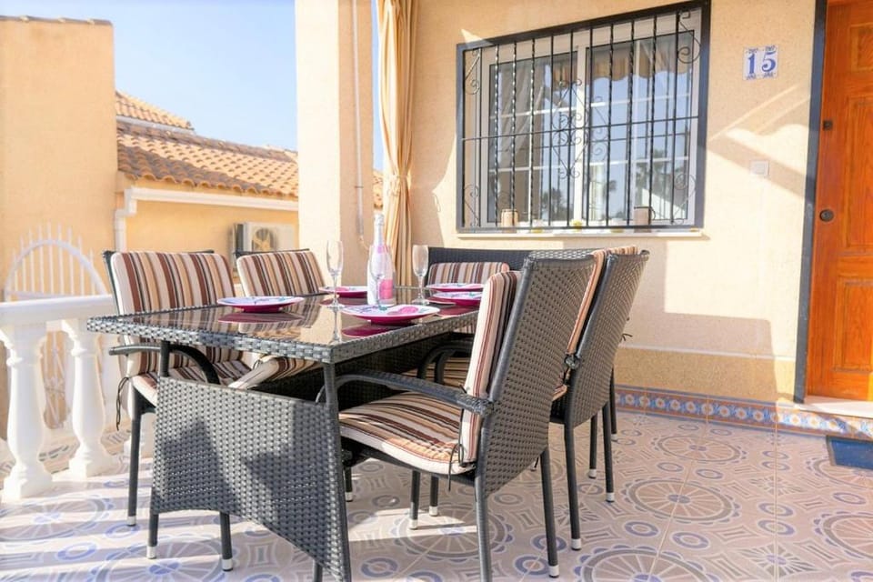 Spacious 2 Bed Detached Villa with communal pool Villa in Vega Baja del Segura