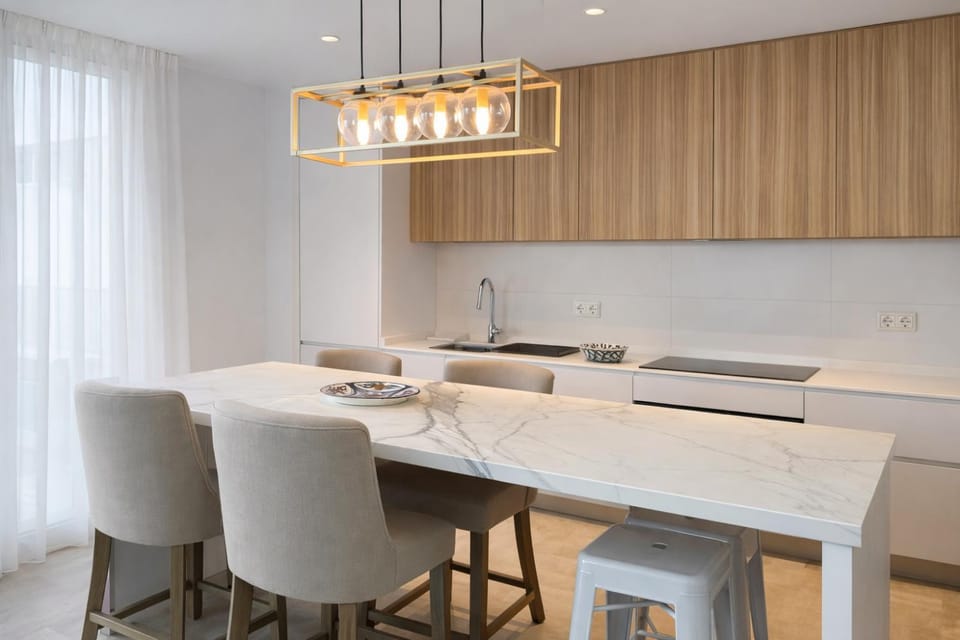 Kitchen or kitchenette, Dining area