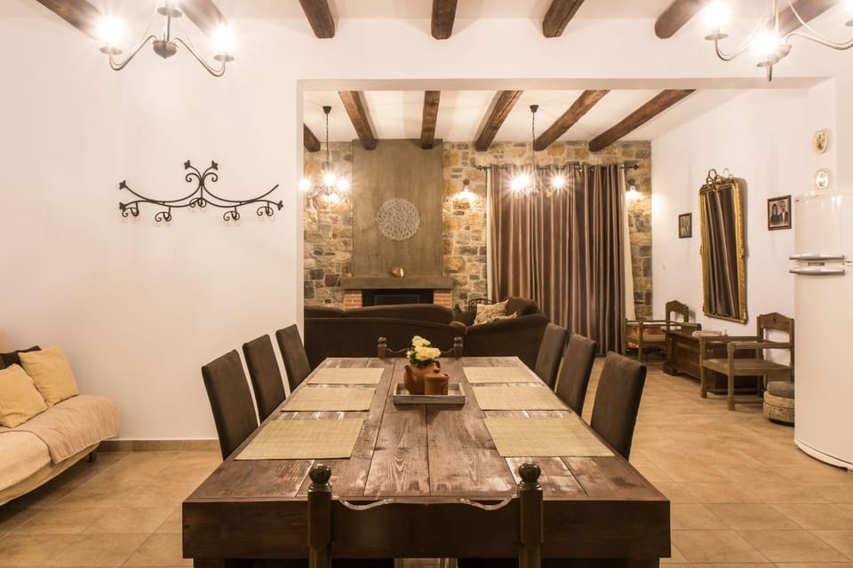 Seating area, Dining area